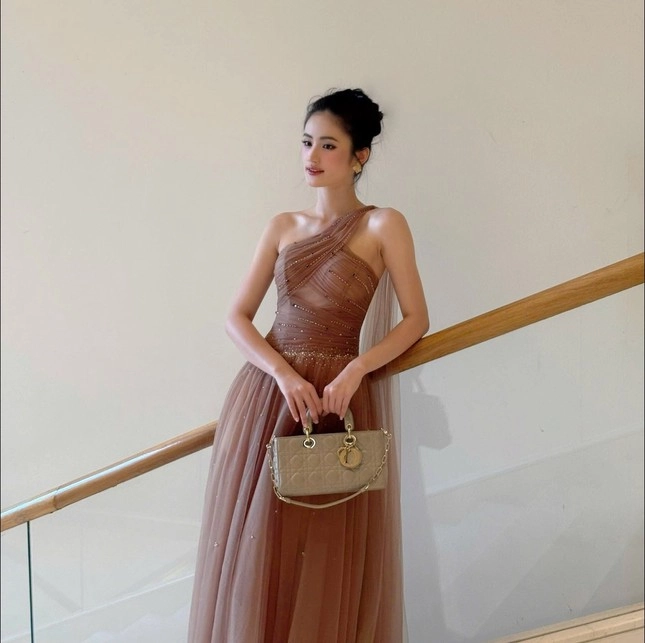 Miss world 2025 thay đổi style liên tục hoa hậu ý nhi vẫn bị góp ý một chi tiết - 1