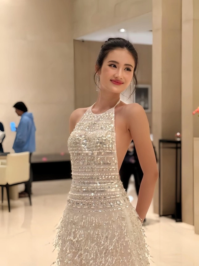 Miss world 2025 thay đổi style liên tục hoa hậu ý nhi vẫn bị góp ý một chi tiết - 4