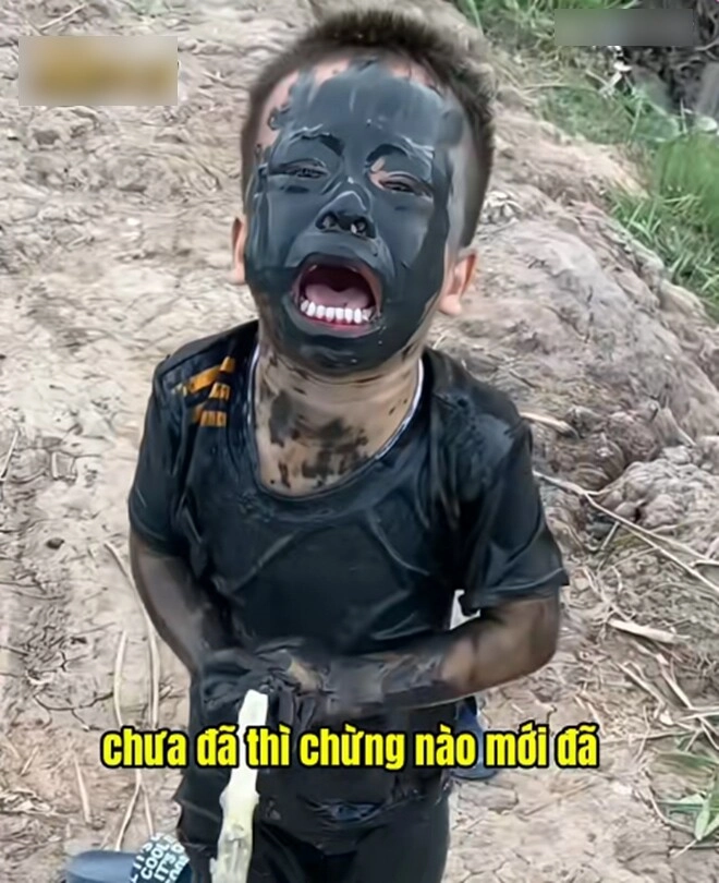 Mới nửa tháng khối nghỉ hè đã khiến bố mẹ thở oxi kêu cứu vì 1001 kiếp nạn hết tắm bùn đến lấy mỡ lợn bôi đầu - 6