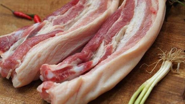Mùa hè rồi học ngay cách luộc thịt ba chỉ thơm ngon trắng muốt không hề thâm xỉn - 1