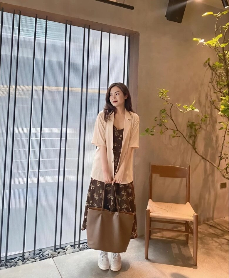 Muốn mặc đẹp với váy 2 dây không khó sắm ngay 4 món đồ vừa dễ diện lại siêu thanh lịch và nữ tính này - 12