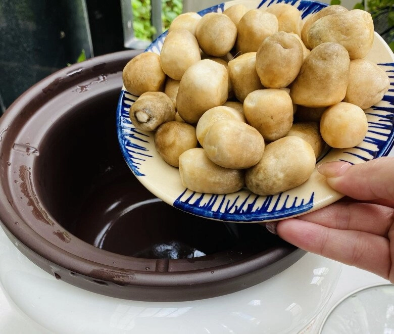 Nấm rơm kho tiêu đậm đà beo béo trôi cơm ăn còn ngon hơn cả thịt - 3