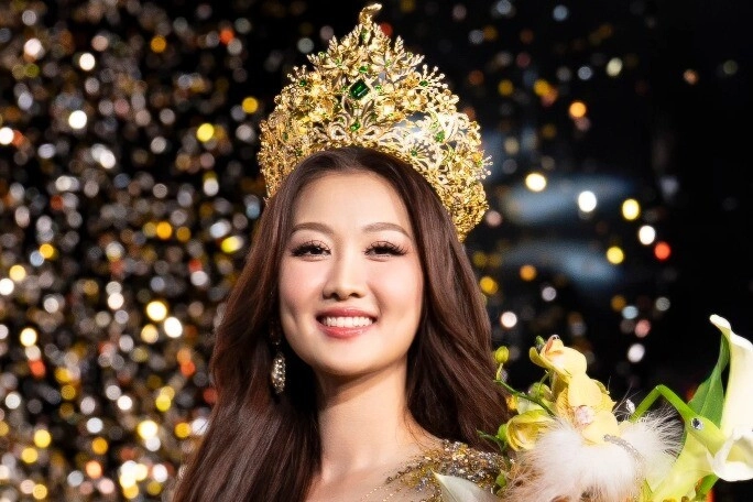 Nàng hậu đăng quang chiếc vương miện nhưng không ai công nhận phải làm mẫu nội y tiến thân showbiz - 4