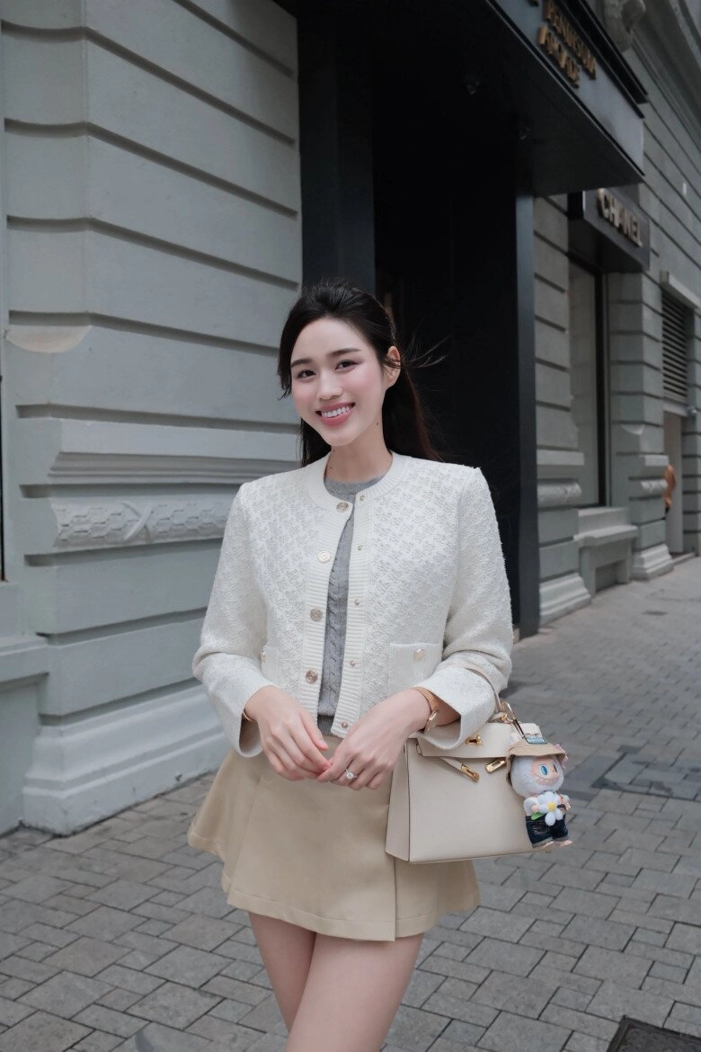Nàng hậu thanh hoá từng gây sốt với ảnh làm nông giờ giàu có sang chảnh ăn mặc dát loạt đồ hiệu hàng hiếm - 4
