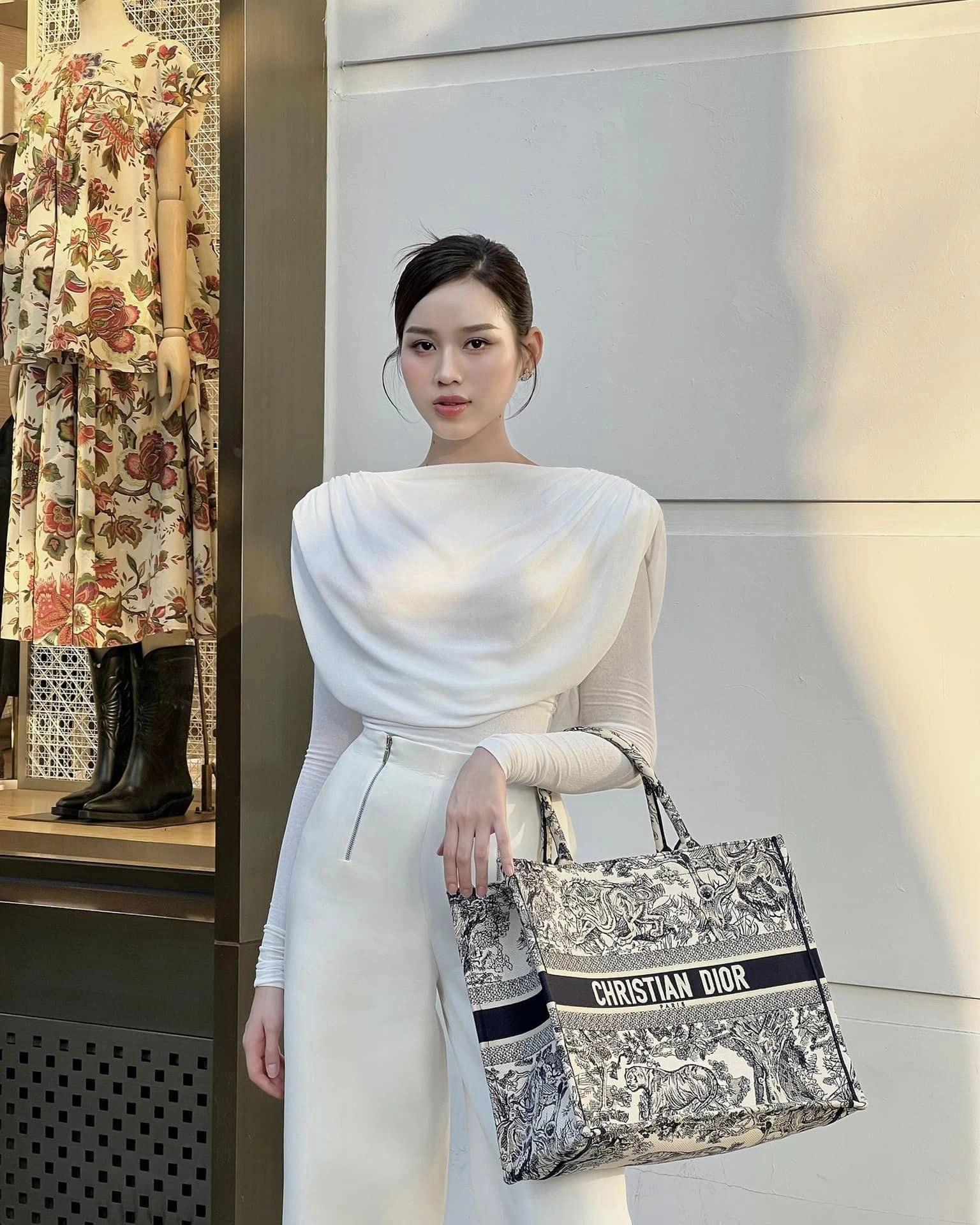 Nàng hậu thanh hoá từng gây sốt với ảnh làm nông giờ giàu có sang chảnh ăn mặc dát loạt đồ hiệu hàng hiếm - 5