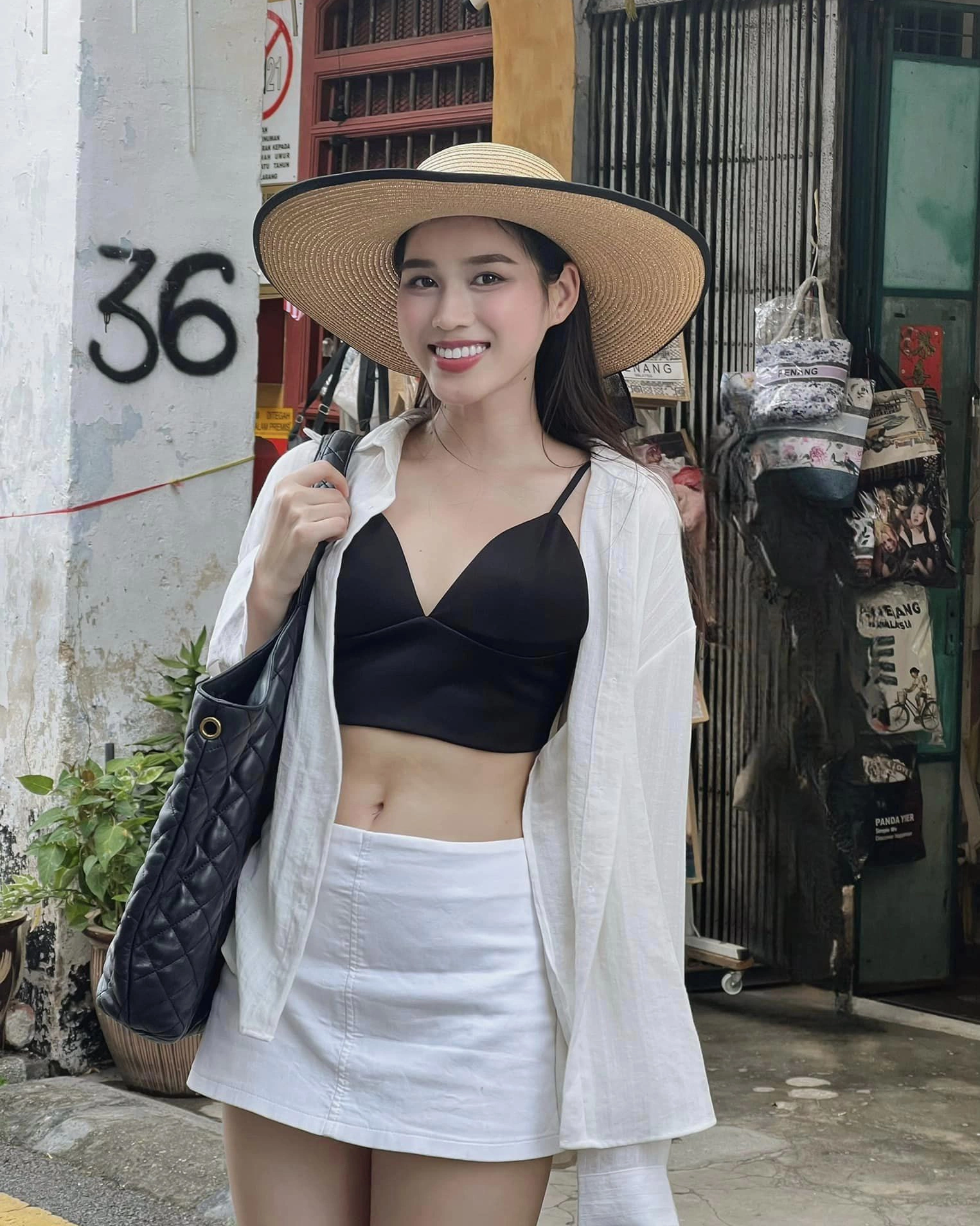 Nàng hậu thanh hoá từng gây sốt với ảnh làm nông giờ giàu có sang chảnh ăn mặc dát loạt đồ hiệu hàng hiếm - 8