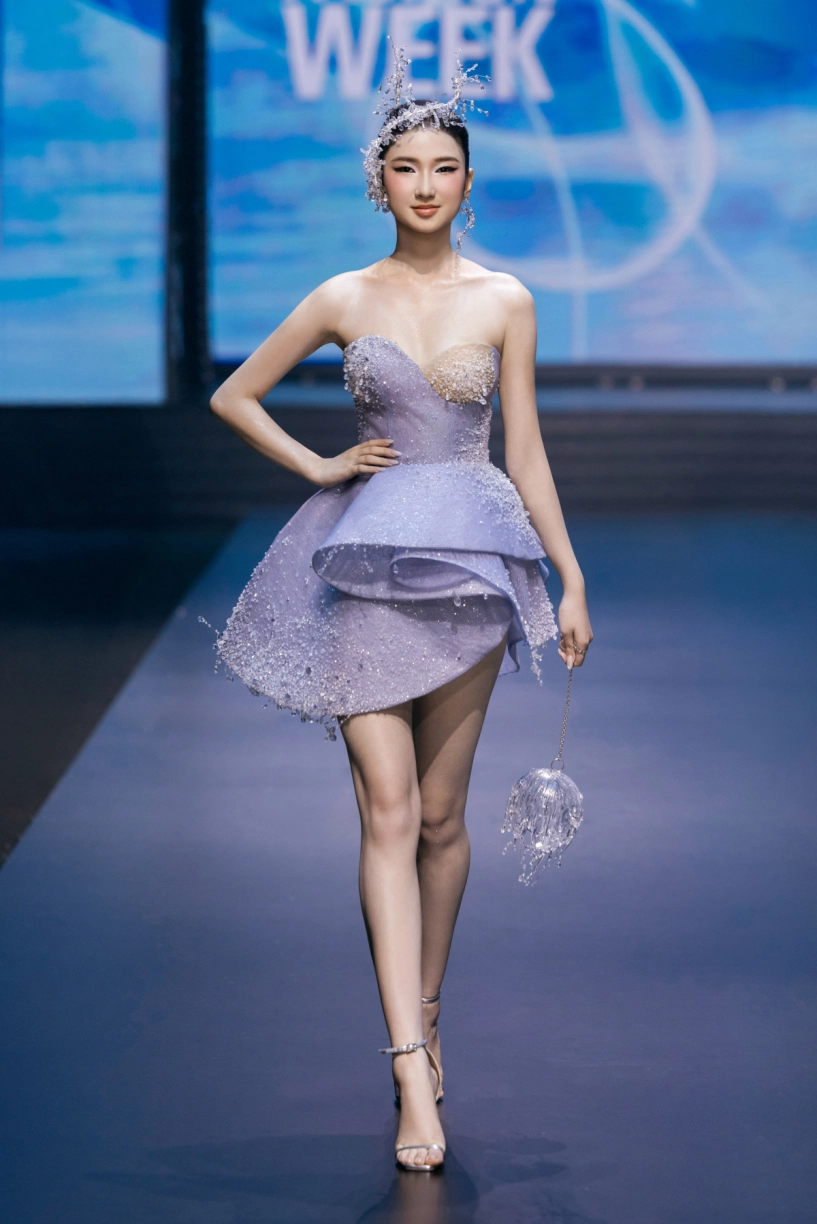 Nàng mơ - mỹ nhân triệu view gây chú ý ở tuần lễ thời trang - 1