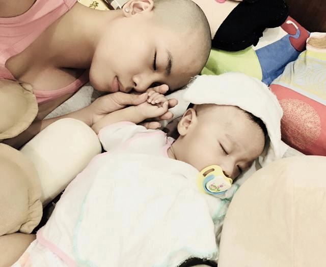 Nàng vũ công cạo đầu mong con khỏi bệnh phải đánh đổi thứ gì quan trọng và chưa từng làm - 9