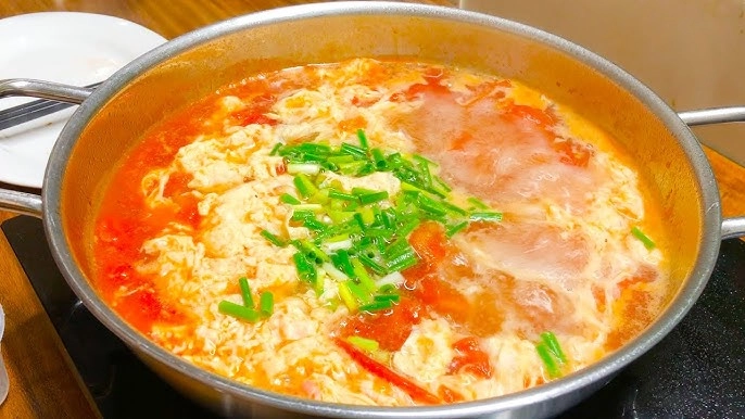Nấu canh cà chua trứng mãi vẫn tanh nhớ mẹo này canh nấu lần nào thơm nức lần đó nổi vân cực đẹp - 3