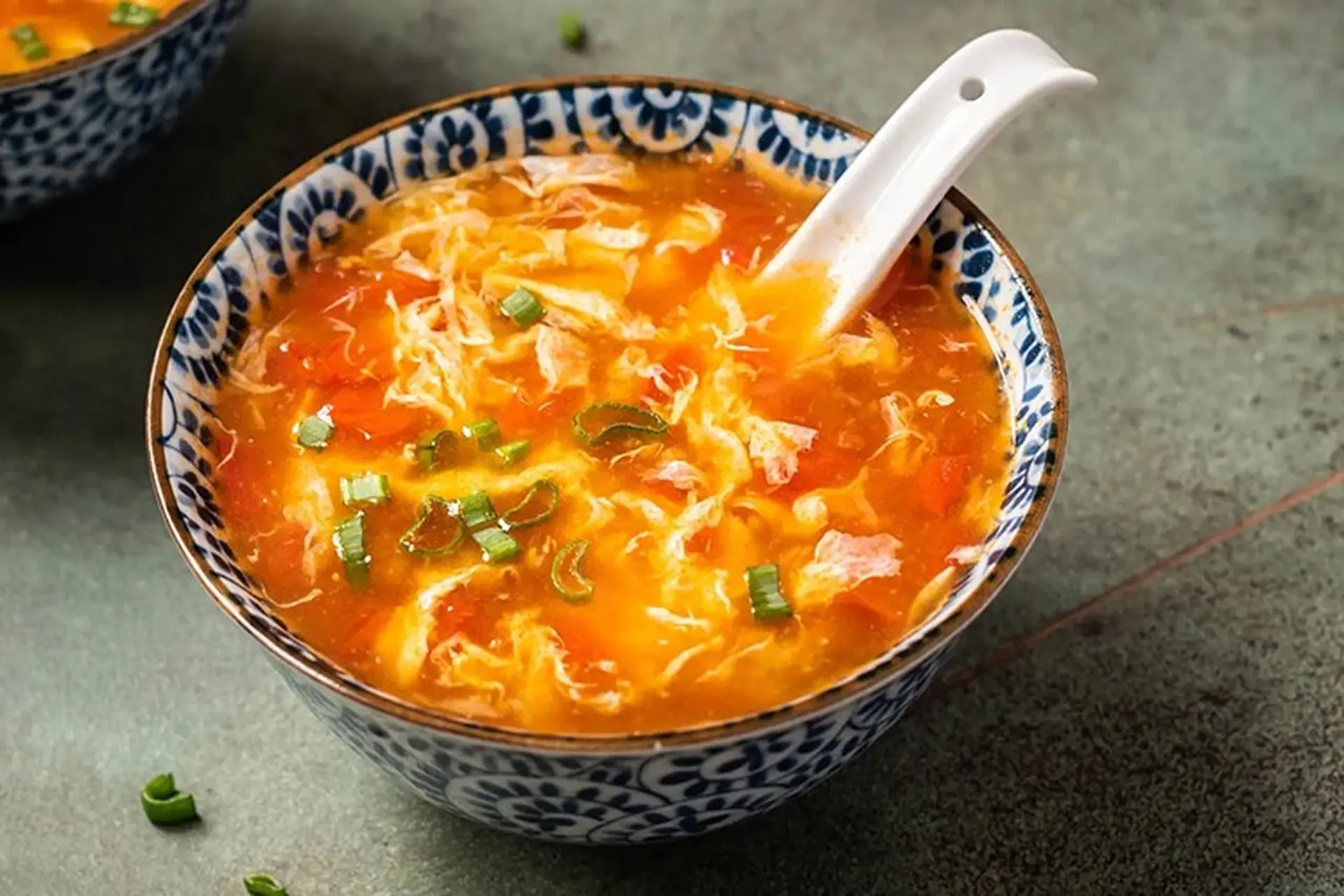 Nấu canh cà chua trứng mãi vẫn tanh nhớ mẹo này canh nấu lần nào thơm nức lần đó nổi vân cực đẹp - 4