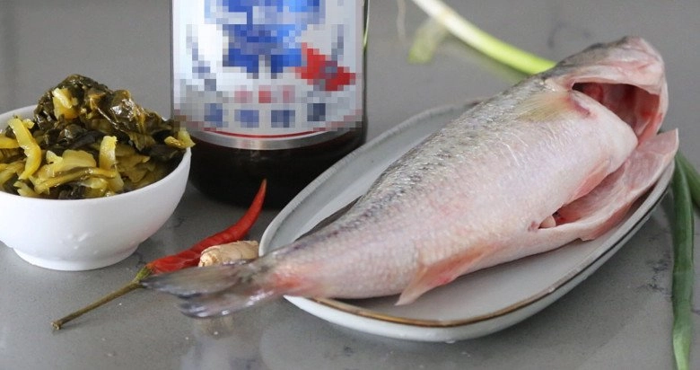 Nấu canh cá dưa chua thêm một chai này vào món ăn ngon và lạ miệng hơn hẳn - 1