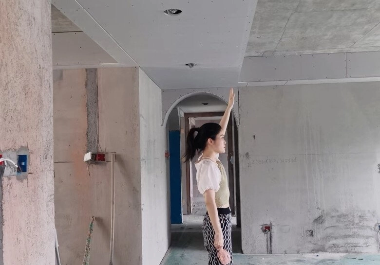 Ngày càng nhiều người không làm trần thạch cao lựa chọn này giúp nâng tầm không gian sống nhà đẹp như resort - 2