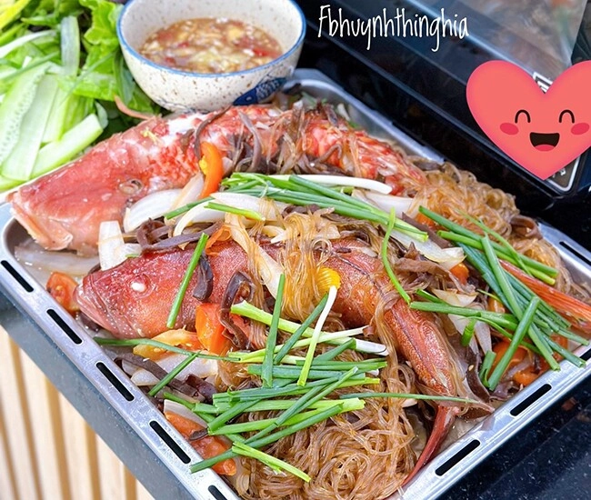 Ngày hè nóng nực làm ngay cá hấp xì dầu cuốn rau sống chấm mắm nêm cực ngon lại thanh mát - 1
