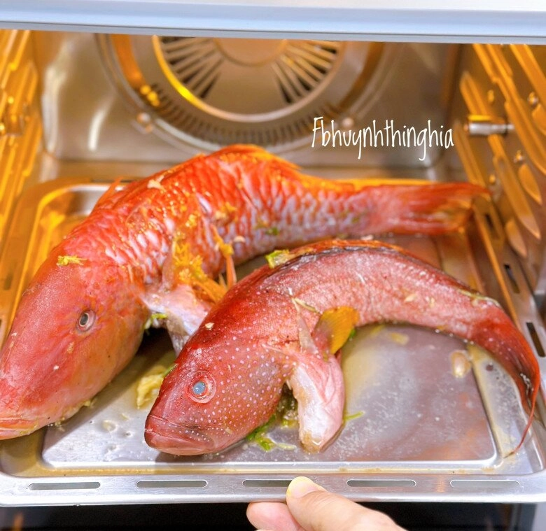 Ngày hè nóng nực làm ngay cá hấp xì dầu cuốn rau sống chấm mắm nêm cực ngon lại thanh mát - 4
