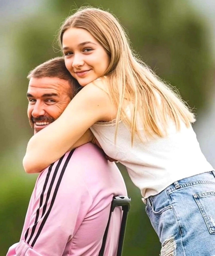 Ngày nào còn bế trên tay con gái beckham trổ mã xinh đẹp - 8