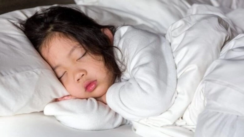 Nghỉ hè gửi con về quê cho bà nội chăm lúc gọi hỏi thăm mẹ điếng người khi thấy con có biểu hiện lạ - 3