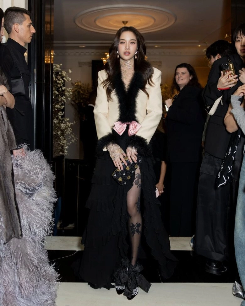 ngọc nữ thế hệ mới của thái lan khiến phóng viên nhận nhầm là jisoo tại met gala gu thời trang xứng danh nàng thơ valentino - 3
