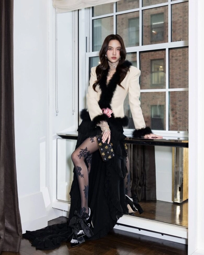ngọc nữ thế hệ mới của thái lan khiến phóng viên nhận nhầm là jisoo tại met gala gu thời trang xứng danh nàng thơ valentino - 4