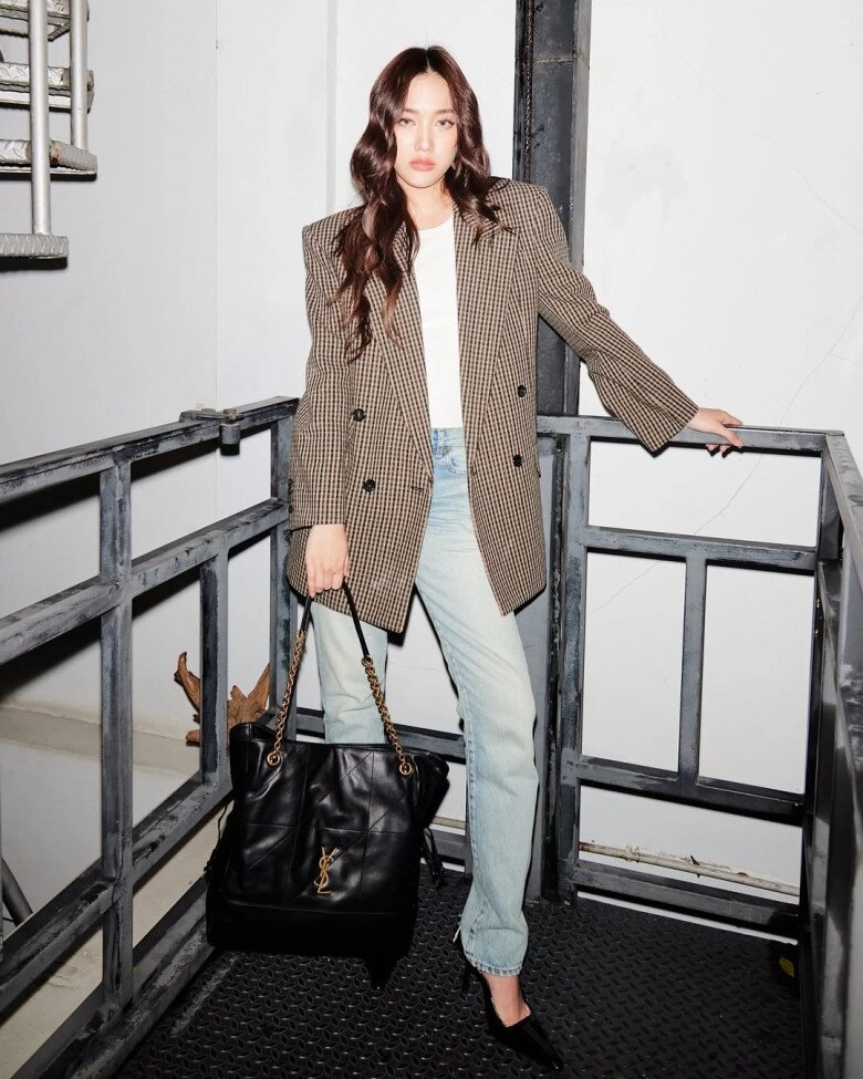 ngọc nữ thế hệ mới của thái lan khiến phóng viên nhận nhầm là jisoo tại met gala gu thời trang xứng danh nàng thơ valentino - 11