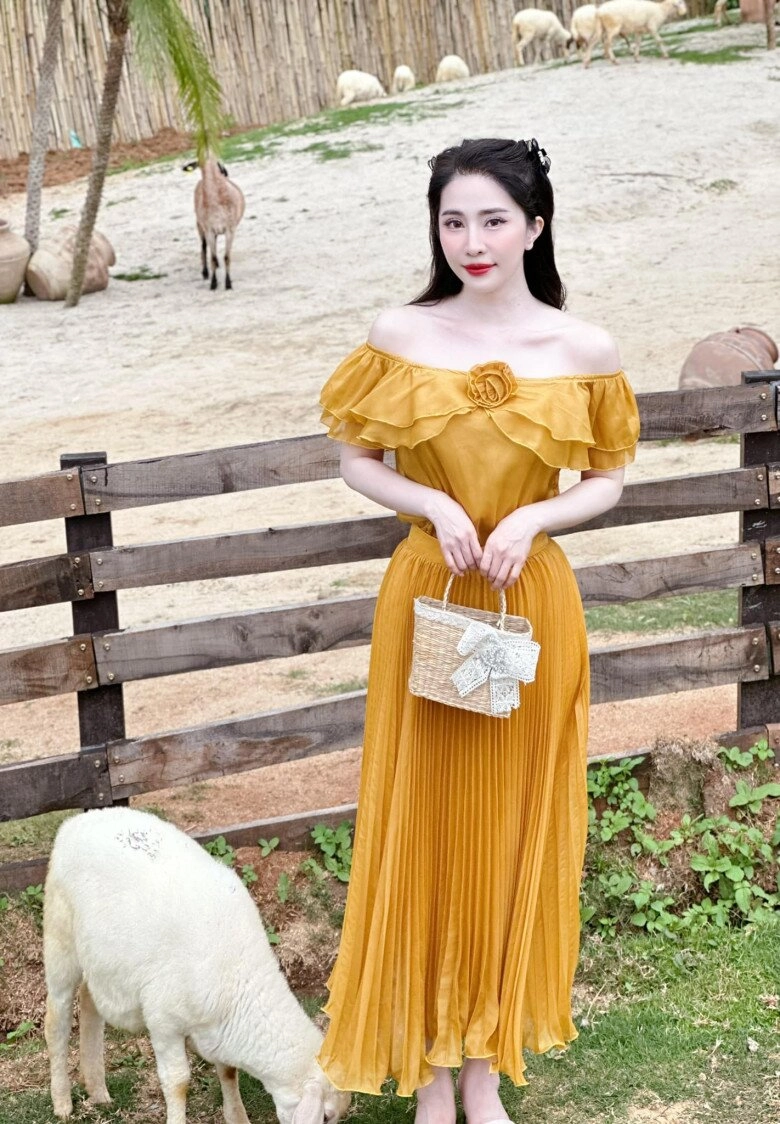 Người tình việt anh có nước sa trắng sứ chuộng mặc style gái quê vẫn hút hết mọi ánh nhìn - 8