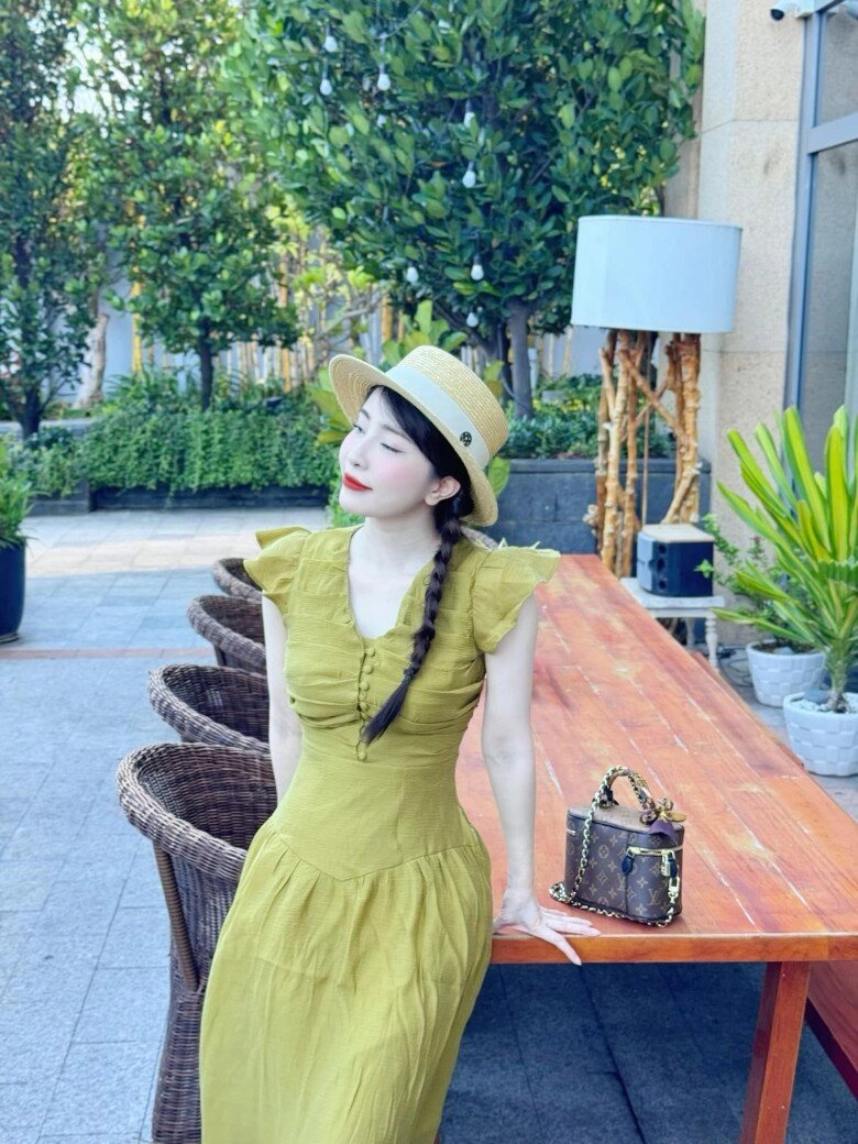 Người tình việt anh có nước sa trắng sứ chuộng mặc style gái quê vẫn hút hết mọi ánh nhìn - 9