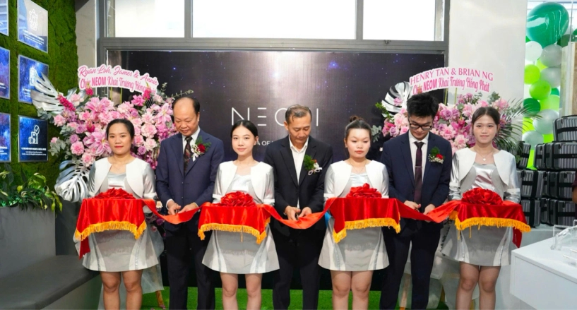 Nhiều gương mặt nổi tiếng xuất hiện tại showroom mỹ phẩm neom malaysia khẳng định chất lượng - 1
