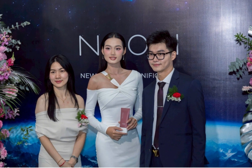 Nhiều gương mặt nổi tiếng xuất hiện tại showroom mỹ phẩm neom malaysia khẳng định chất lượng - 3