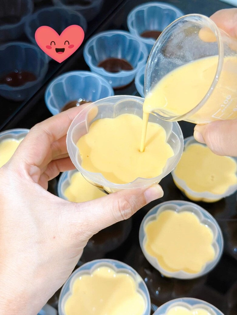 Nhiều năm làm flan caramel giờ mới biết cần phải làm điều này bánh mới không bị rỗ nhiều người làm sai nên không ngon - 5
