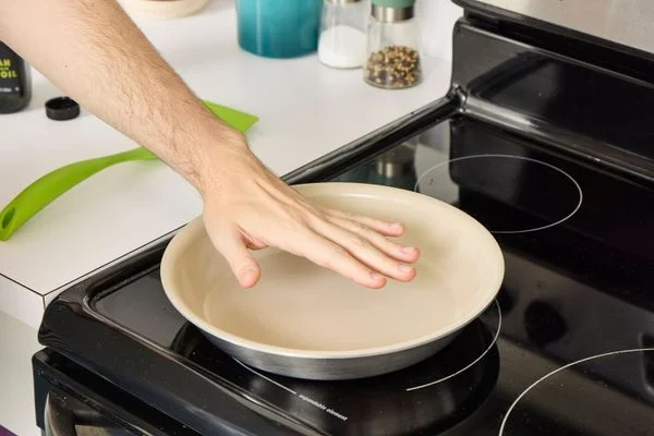 Nhiều năm rán đậu giờ mới biết cho thêm thìa này vào sẽ không bắn dầu đậu giòn hơn nhiều người làm sai nên kém ngon - 3