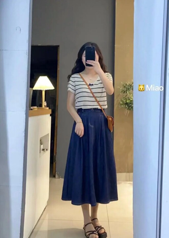 Những cô nàng theo đuổi phong cách thanh lịch mặc áo phông sơ mi với chân váy thế nào họ luôn áp dụng 3 quy tắc - 5