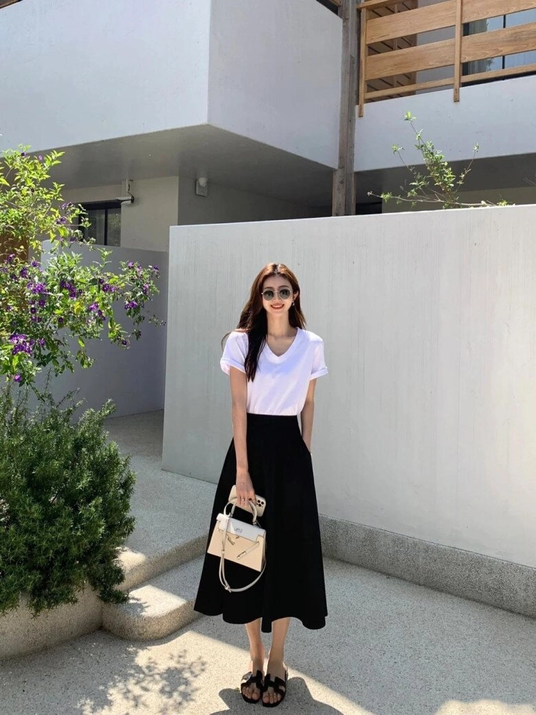 Những cô nàng theo đuổi phong cách thanh lịch mặc áo phông sơ mi với chân váy thế nào họ luôn áp dụng 3 quy tắc - 8