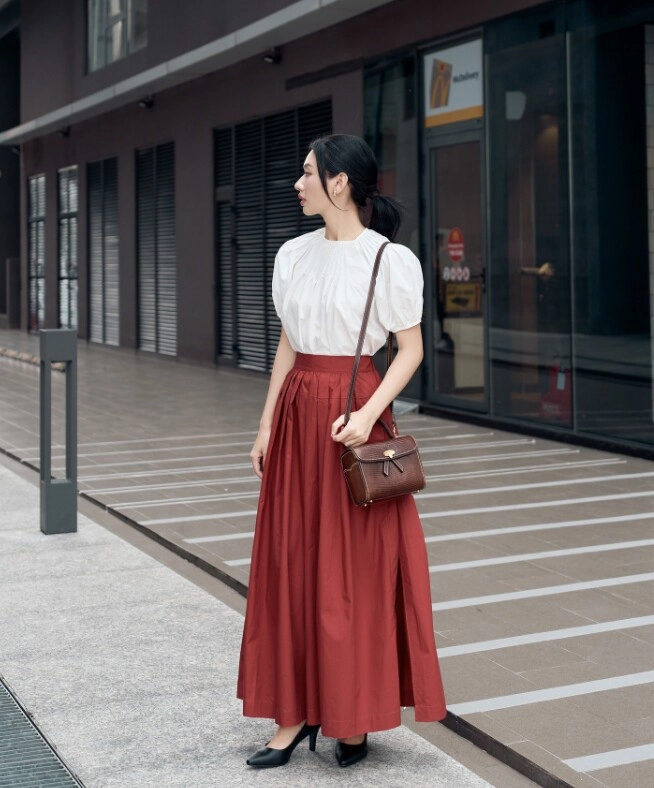 Những cô nàng theo đuổi phong cách thanh lịch mặc áo phông sơ mi với chân váy thế nào họ luôn áp dụng 3 quy tắc - 9