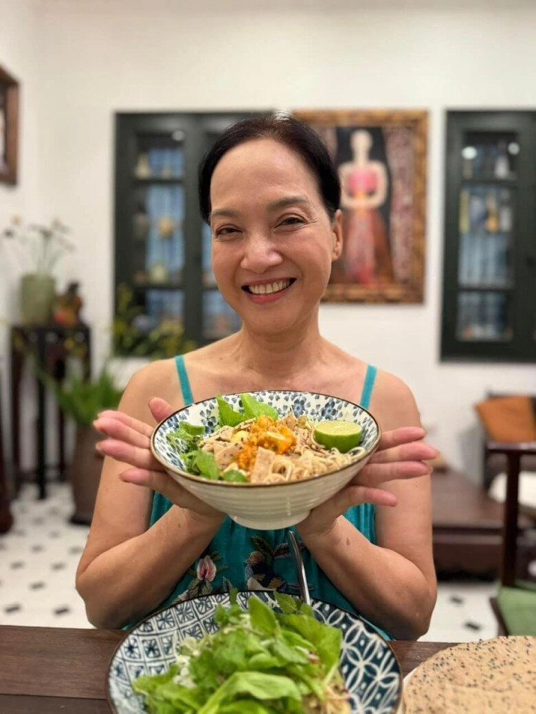 Nsnd lê khanh hiếm hoi khoe nấu món đặc sản nhìn nụ cười của mẹ ruột nổi tiếng mà ấm lòng - 3