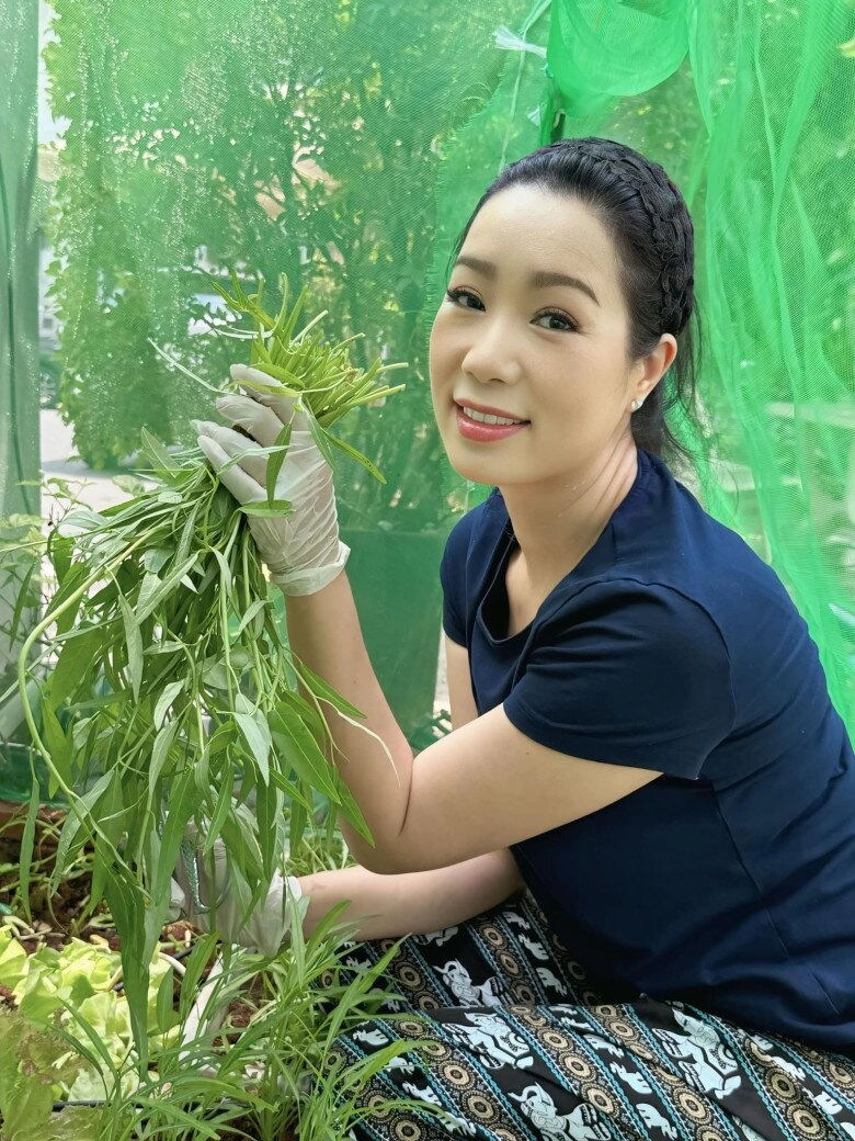 Nsnd trịnh kim chi trồng rau trong vườn biệt thự chục tỷ nhưng gặp thủ phạm phá hoại - 16