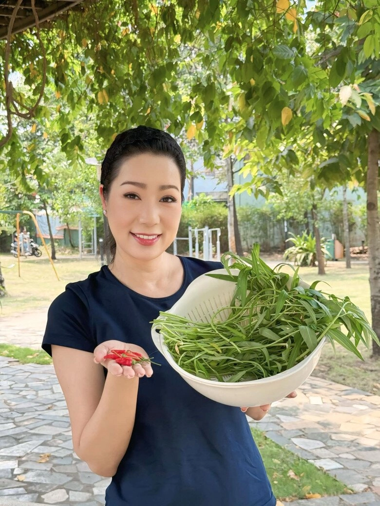 Nsnd trịnh kim chi trồng rau trong vườn biệt thự chục tỷ nhưng gặp thủ phạm phá hoại - 17