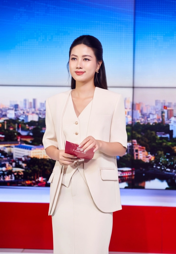 Nữ btv thời sự cao 173m gây chú ý ở hoa hậu hoàn vũ việt nam 2025 - 5