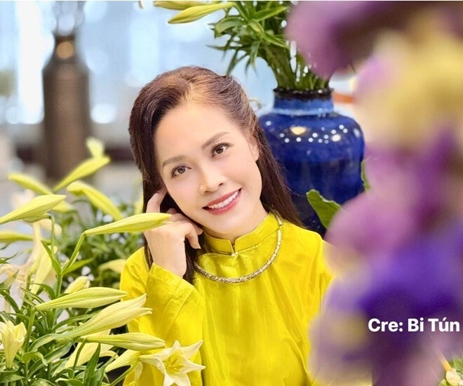 Nữ btv vtv cắm hoa ngập nhà loài hoa đỏng đảnh ngủ gục cũng không làm khó được bà mẹ 2 con - 1