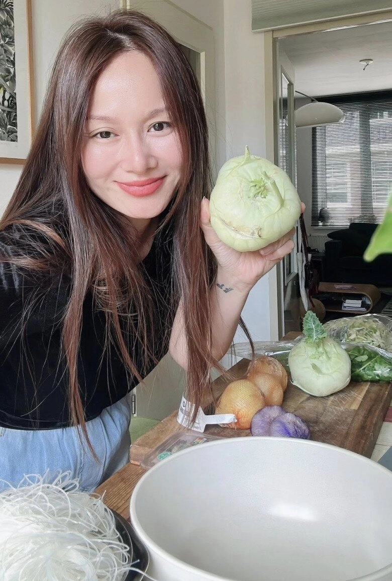 Nữ ca sĩ hà nội 1 năm mới làm dâu 1 lần cuốn cả trăm cái nem với 4 nồi nhân ở nhà chồng - 3