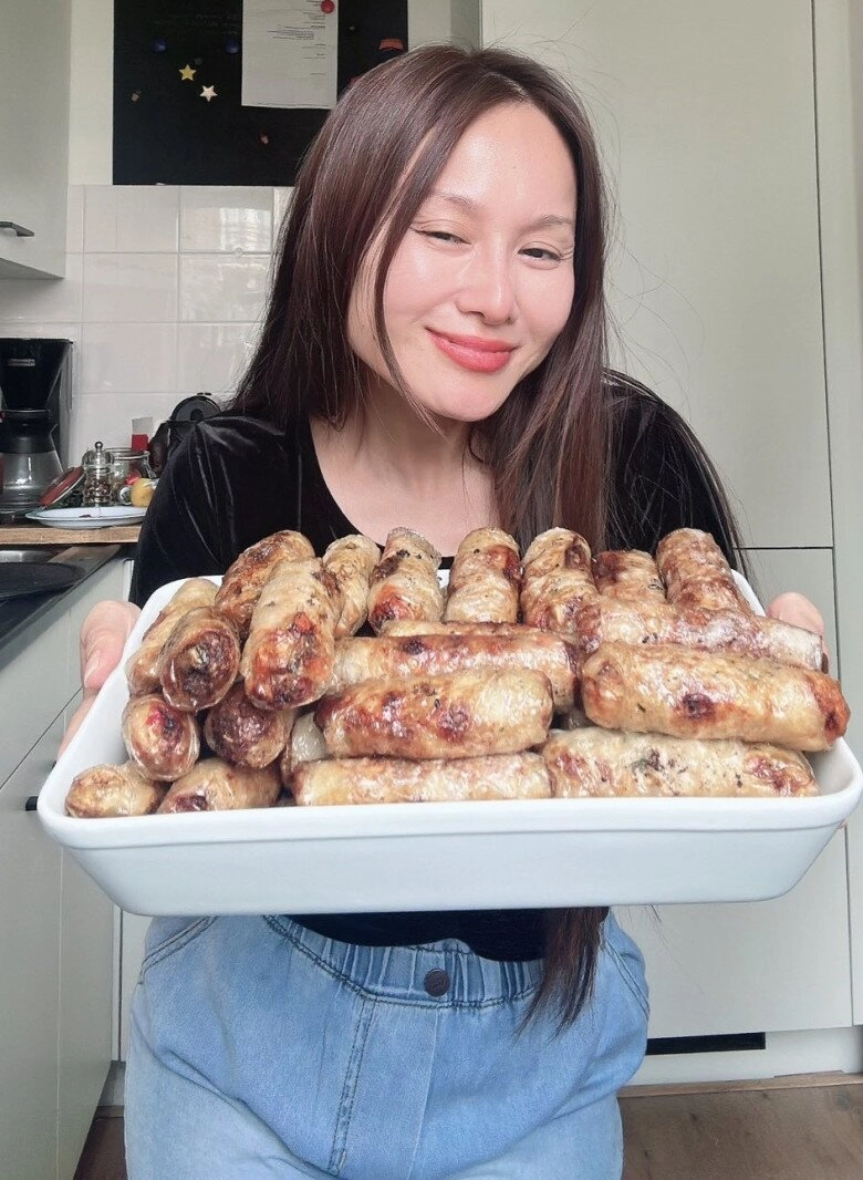 Nữ ca sĩ hà nội 1 năm mới làm dâu 1 lần cuốn cả trăm cái nem với 4 nồi nhân ở nhà chồng - 9