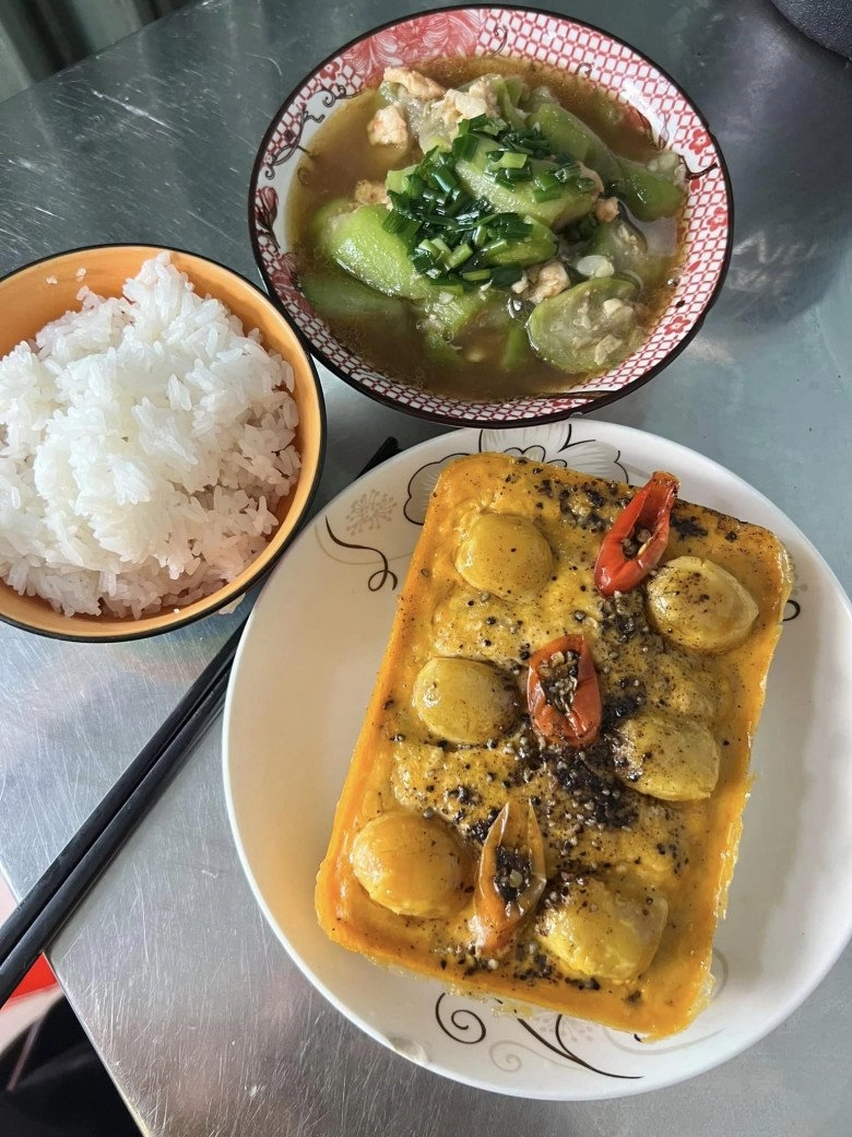 Nữ diễn viên bị thương nằm ở nhà nhìn tô bún đúng vị tuổi thơ mẹ nấu cho cô mà xúc động - 6