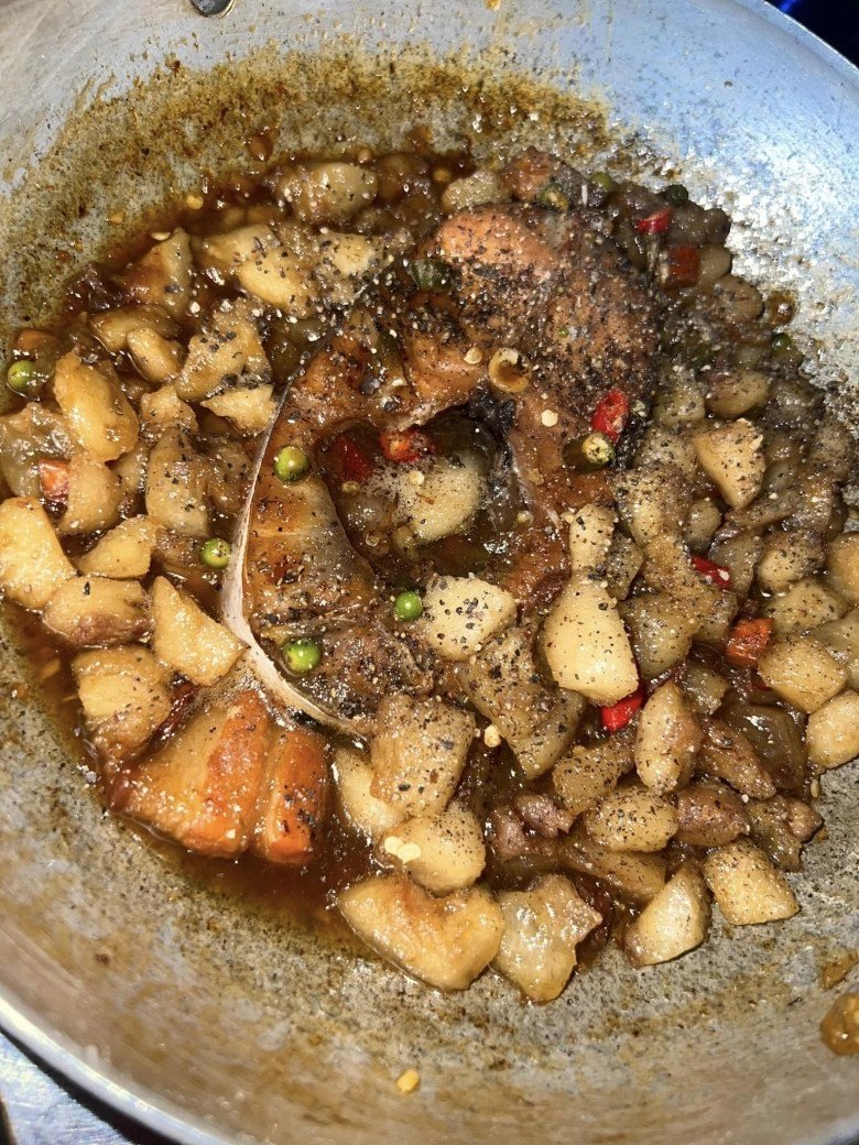 Nữ diễn viên bị thương nằm ở nhà nhìn tô bún đúng vị tuổi thơ mẹ nấu cho cô mà xúc động - 8