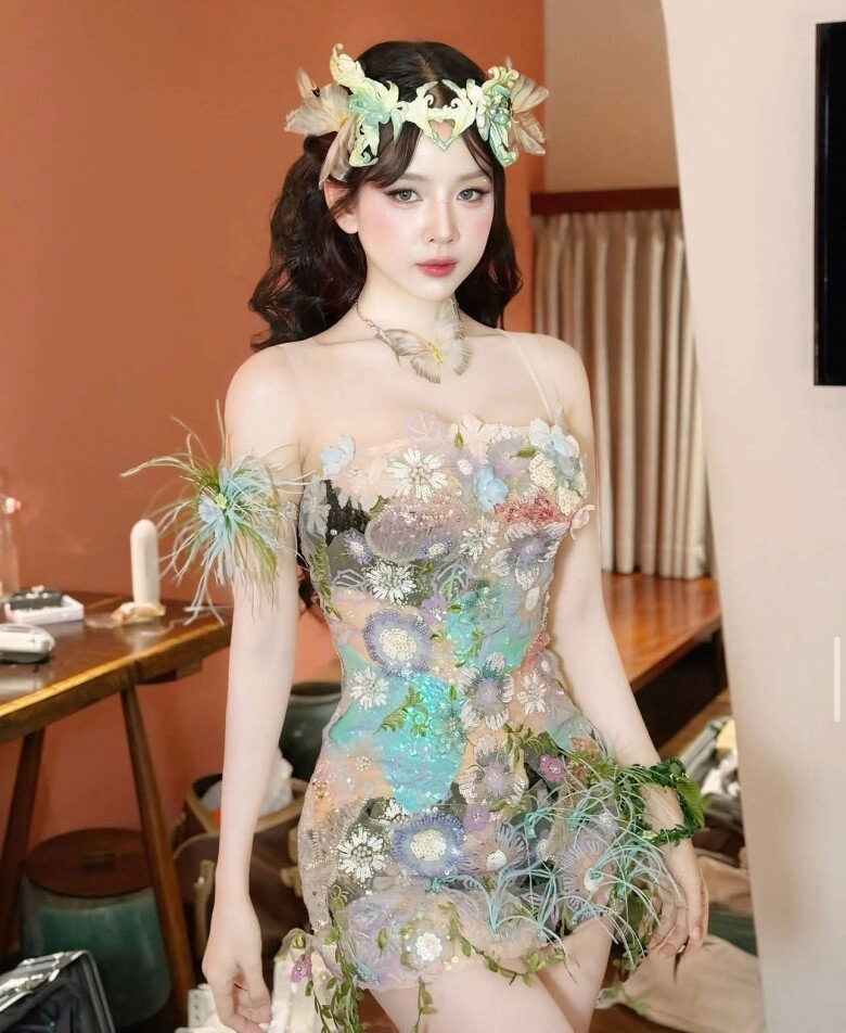 Nữ dj 30 tuổi đẹp như được tạo bằng ai mê diện croptop chẳng cần hở bạo lên bar vẫn được khen lấy khen để - 2