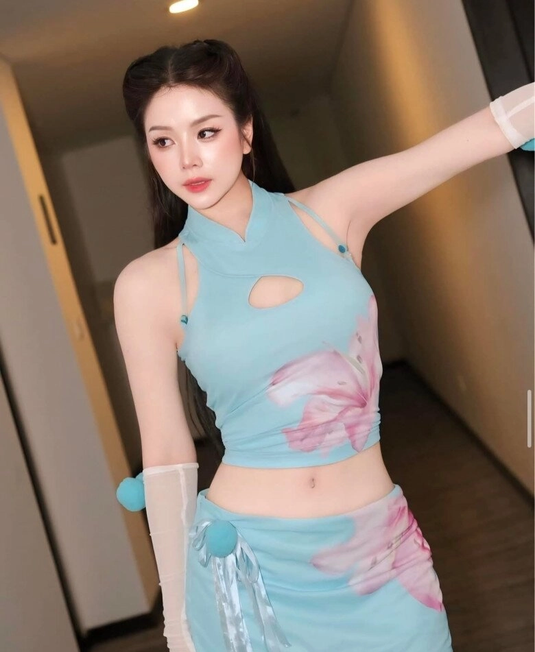 Nữ dj 30 tuổi đẹp như được tạo bằng ai mê diện croptop chẳng cần hở bạo lên bar vẫn được khen lấy khen để - 3