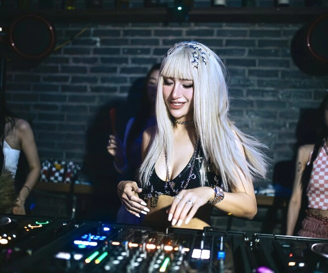Nữ dj nổi tiếng hà thành cứ ra đường là chồng ghen vì trẻ đẹp không ai tin đã làm mẹ 3 con - 1
