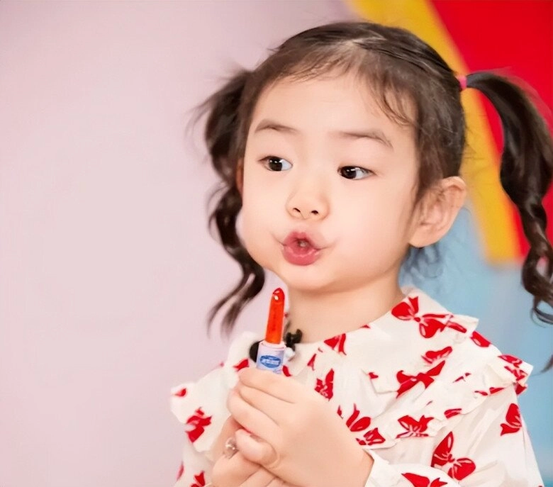Nữ dvchi 35 tỷ đồng sinh con quốc tịch mỹ chỉ dùng nước nhập khẩu pha sữa cho con vì một lý do - 4