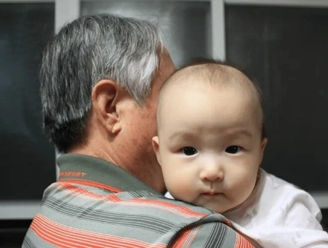 Nữ giám đốc nhờ mẹ chồng chăm con suốt 16 năm bi kịch xảy đến với đứa trẻ khi trưởng thành - 1