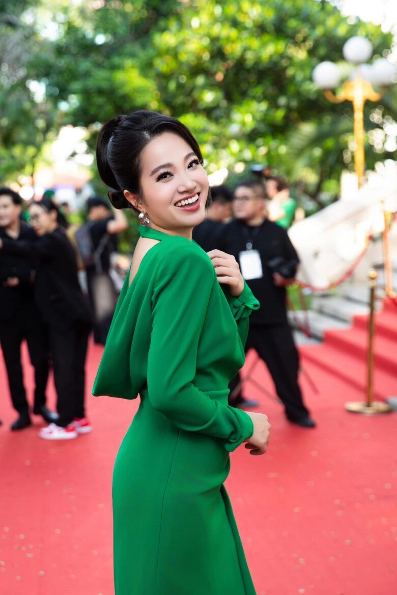 Nữ mc đài htv từng phải lui vào hậu trường vì nặng 68kg sau sinh con với nsưt quốc cơ giờ lên sóng lại đẹp ngỡ ngàng - 9