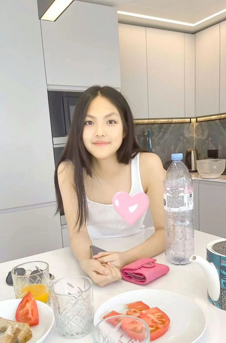 Nữ mc khoe chi phí nuôi 1 con gái 23 tỷ đồngtháng nhìn những món bé ăn thật khó tin - 3