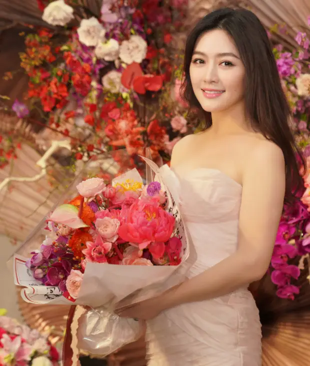 nữ thần đẹp nhất ở ẩn sinh con 12 năm sau mới nhận bố đứa trẻ là tỷ phú từ chối thừa kế 46 nghìn tỷ - 2