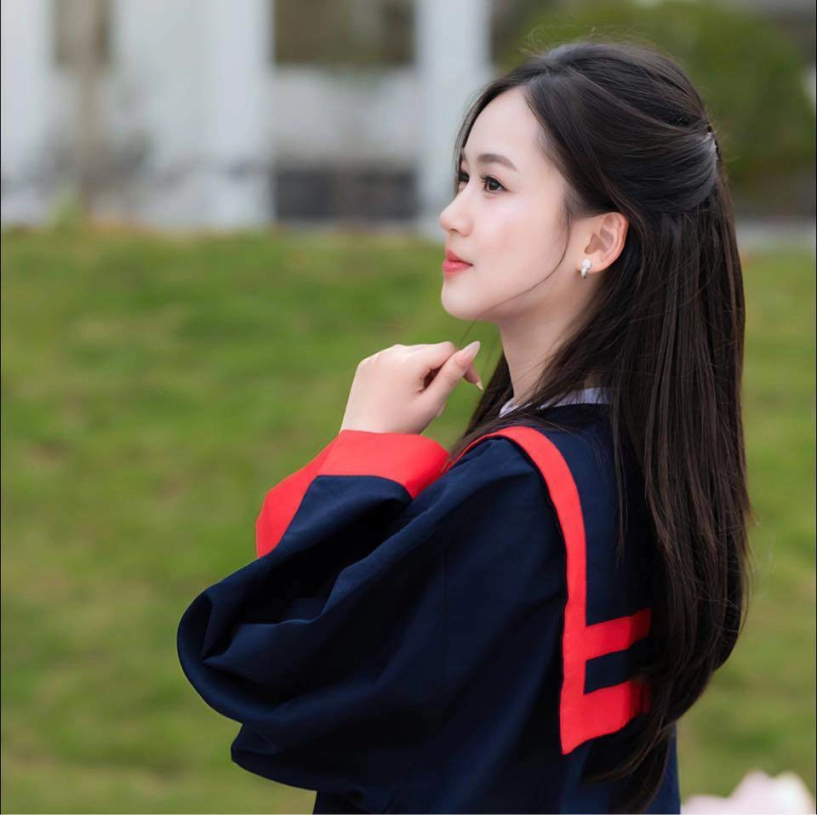 Nữ thủ khoa 17 tuổi đạt 30 điểm tuyệt đối visual như nàng thơ mặc áo 60 triệu nhìn giá bộ sưu tập túi hiệu càng choáng - 9